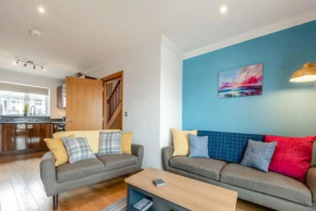 The Crescent - Cosy Town House - Sleeps 8